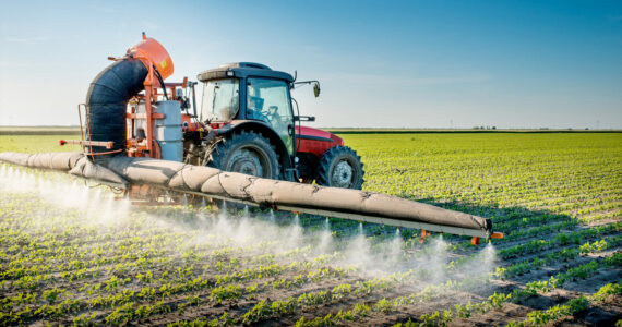 México prohíbe 35 plaguicidas para proteger salud y medio ambiente