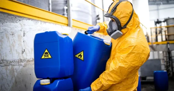 NOM-005-SCT/2008 de sustancias peligrosas sujeta a revisión sistemática