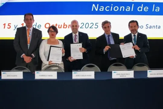 Profepa y ANIQ firman convenio para fortalecer la verificación ambiental en comercio exterior