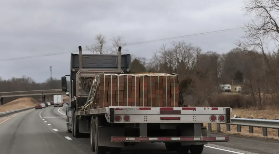 Secretaría de Infraestructura establece medidas de seguridad vial para carga pesada en vacaciones